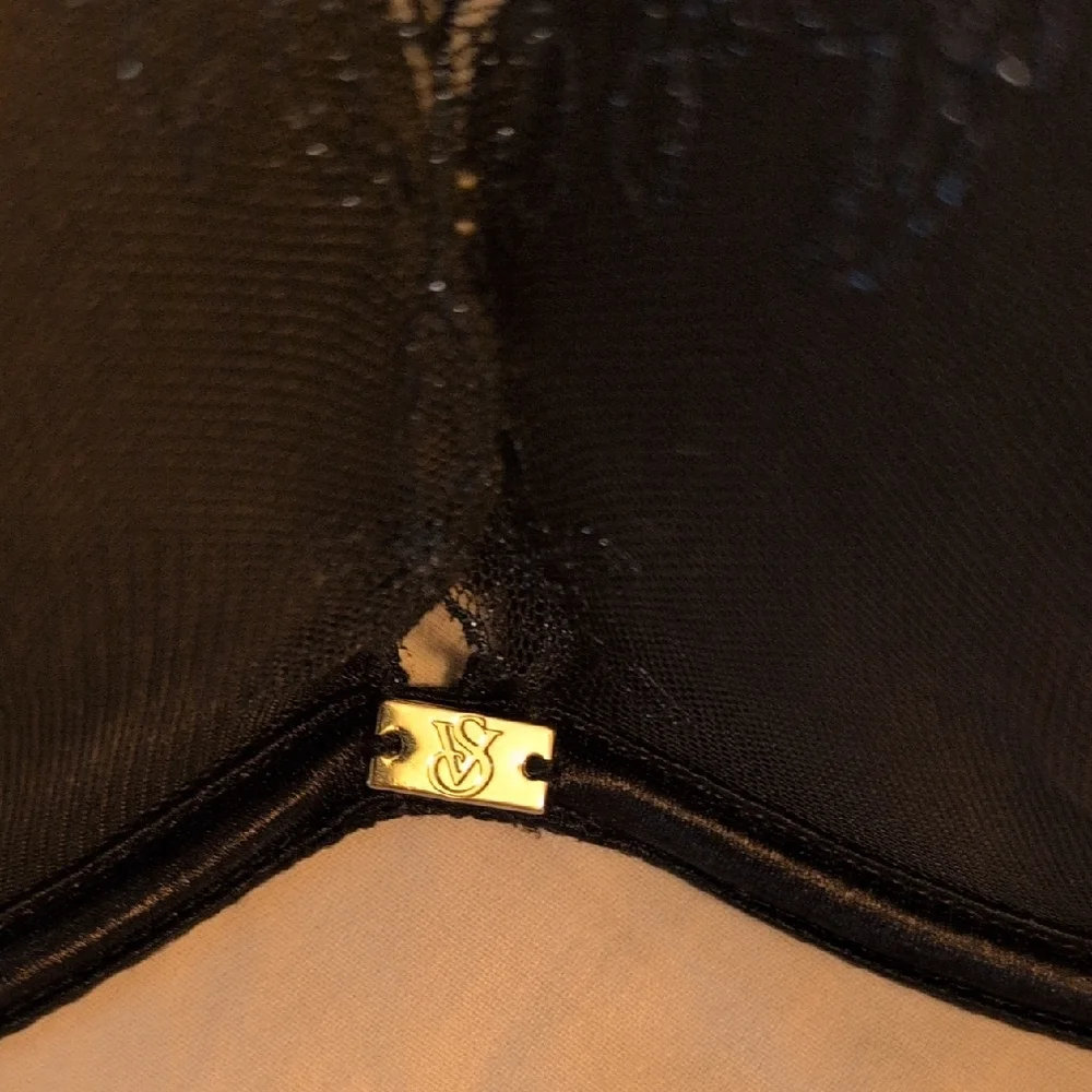 Victoria's Secret Black and Blue Floral Lace Bra - Picture 5 of 12